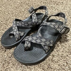 Women’s Chaco size 7 toe strap Nova ZVOLV 2